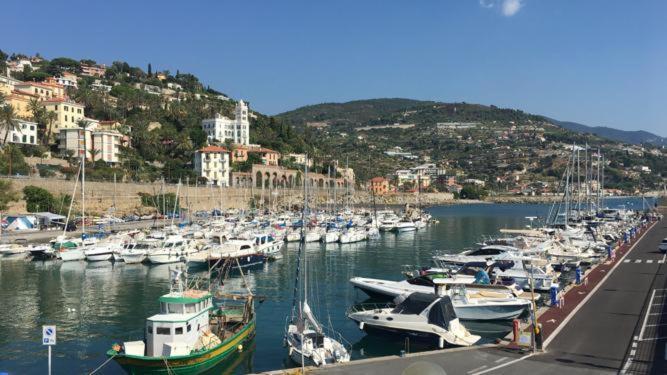 Appartamento Villa Rita A 100 M Dal Mare! 발레크로시아 외부 사진